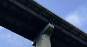 Hombre cae al vacío desde el primer viaducto este 21 de febrero