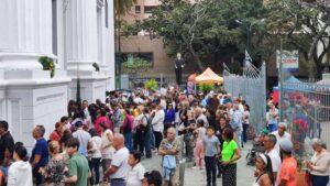Caraqueños participan en primera Consulta Popular Nacional 2025