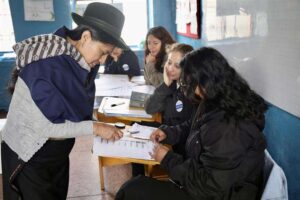 Cierran mesas de votación en elecciones generales de Ecuador