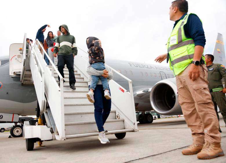 Colombia traslada a 109 ciudadanos deportados de EEUU con la Fuerza Aérea