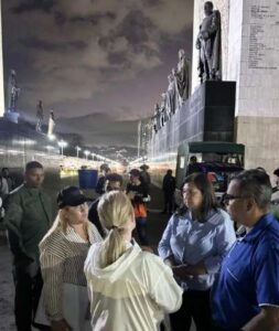 Continúan trabajos de mantenimiento en los monolitos del Paseo Los Próceres