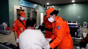 Deportados brasileños viajaron esposados y pasando hambre