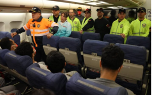 Llegaron al país los 177 venezolanos deportados procedentes de Guantánamo