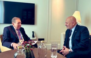 Edmundo González dice que salió satisfecho tras reunirse con el fiscal de la CPI, Karim Khan