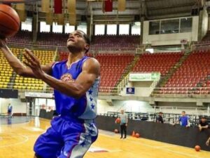 Elvis Báez no continuará con Trotamundos