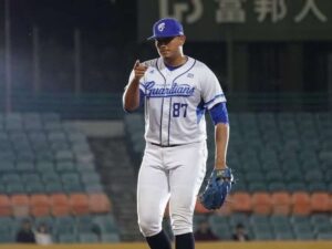 Enderson Franco llevará sus pitcheos a Taiwán