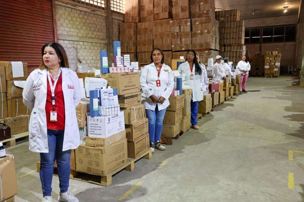 Entregan medicamentos e insumos a hospitales y CDI del Zulia
