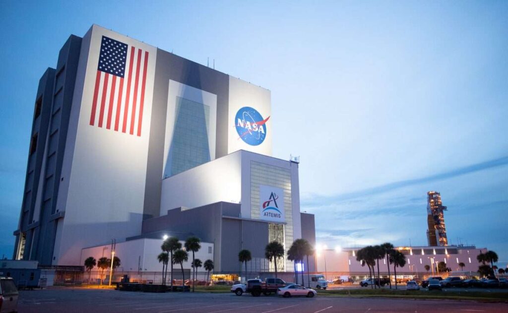 Equipo de Musk revisa contratos de la Nasa