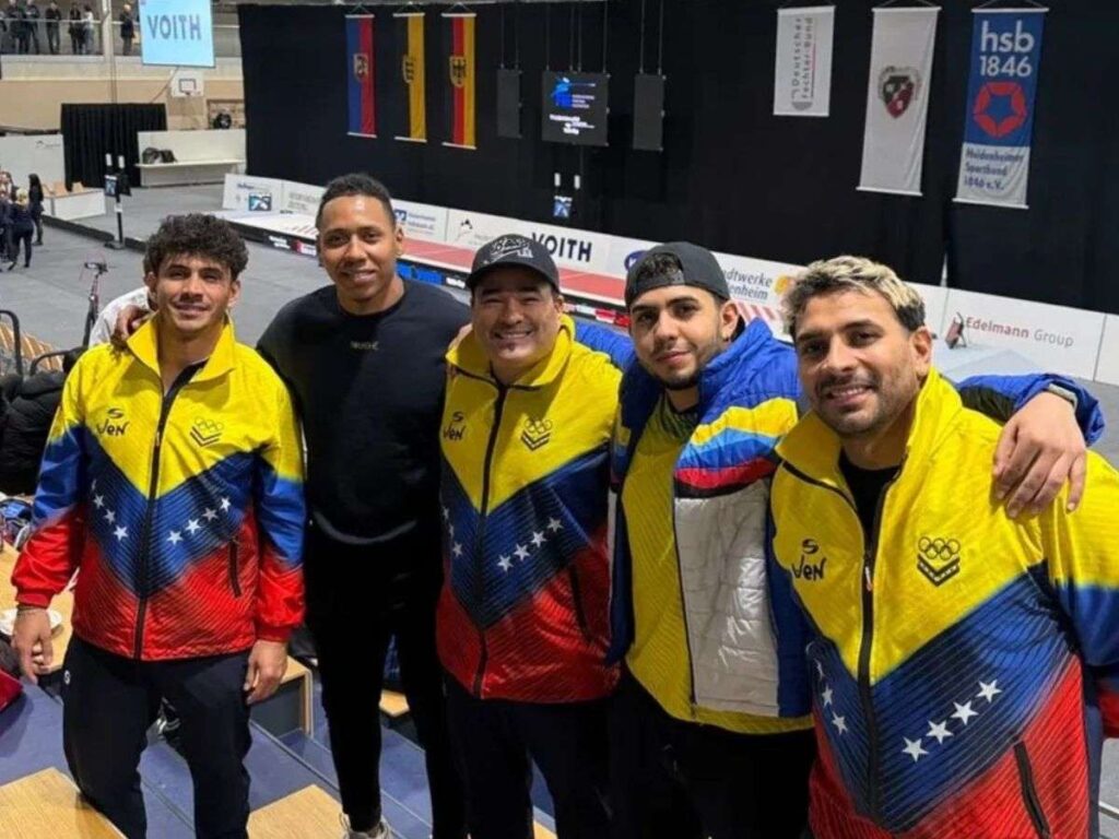 Equipo de espada está en el Top-10 del mundo