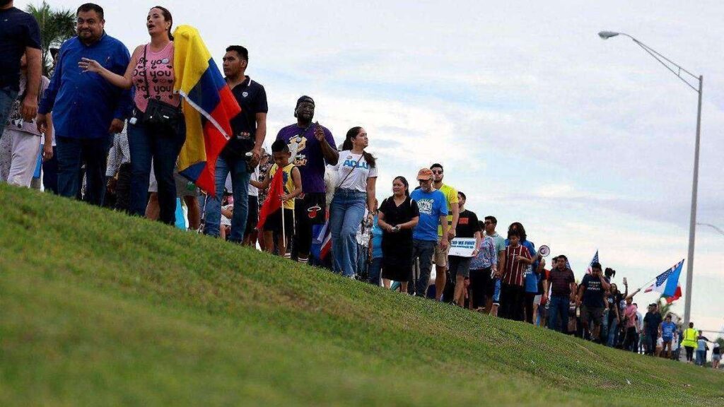 Florida endurece leyes migratorias para complacer a Trump
