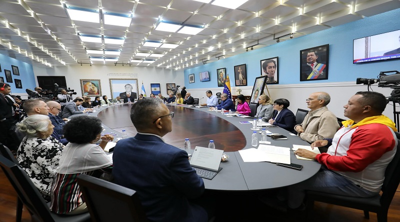 Maduro se da plazo de 90 días para tener lista propuesta de reforma constitucional