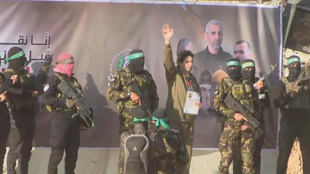 Hamás libera en la Franja de Gaza a tres rehenes israelíes