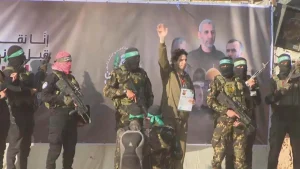 Hamás libera en la Franja de Gaza a tres rehenes israelíes