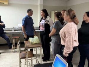 Inspeccionan escuelas de Catia para mejorarlas