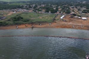 Venezuela ha extraído más de 320.000 toneladas de desecho del lago de Maracaibo desde 2023