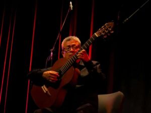 Las guitarras sollozan por Luis Quintero