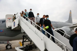 Llegan a Colombia 110 deportados de EEUU