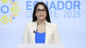 Luisa González llama a cambiar el miedo por la esperanza en Ecuador