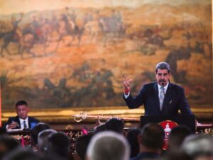 Maduro: al fascismo hay que aplastarlo con la fuerza de la humanidad