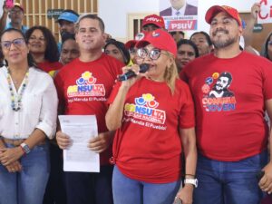 Maduro entrega recursos a proyectos ganadores de consulta popular en Apure