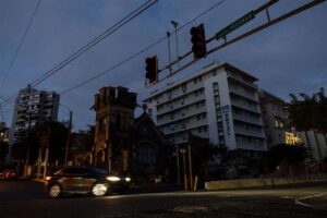 Más de 300 mil personas se quedan sin luz en Puerto Rico