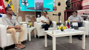 Ministro Ñáñez presentó su libro Sobre Blanco en la Filh Cuba 2025