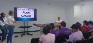Mujeres productoras reciben orientación sobre el Plan Cacao en Miranda