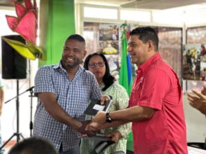 Otorgan 95 aportes económicos a responsables del carnaval en Guayana