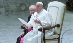 El papa Francisco fue hospitalizado para tratar una persistente bronquitis