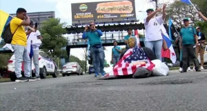 Policía allana hogares de quienes protestaron contra la visita de Rubio