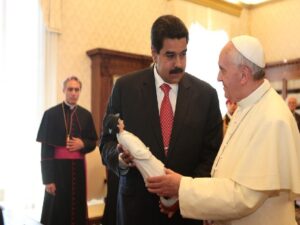 Presidente Maduro ora por la salud del papa Francisco