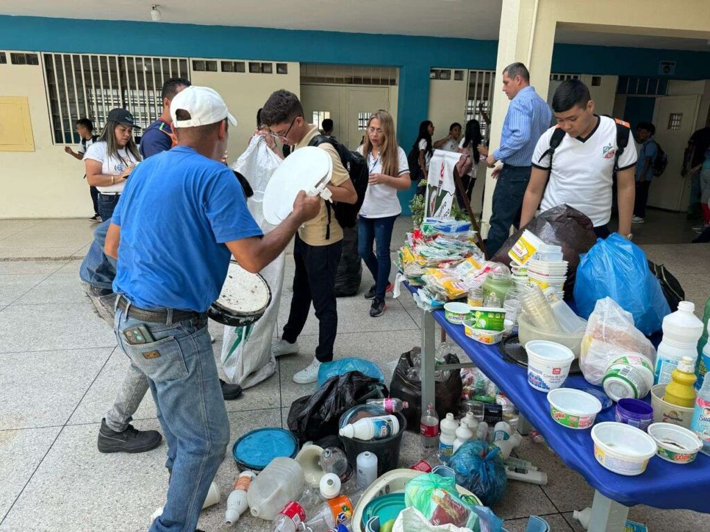 Promueven el reciclaje de plástico en 17 escuelas de Trujillo