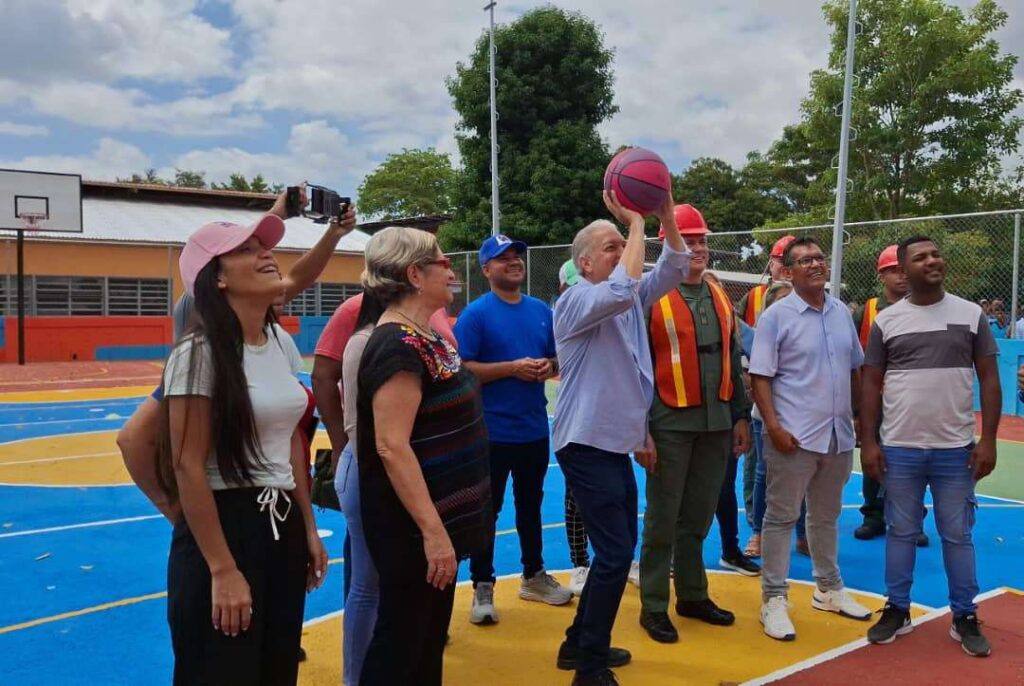 Reinauguran complejo educativo Dr. Francisco Espejo en Santa Lucía del Tuy