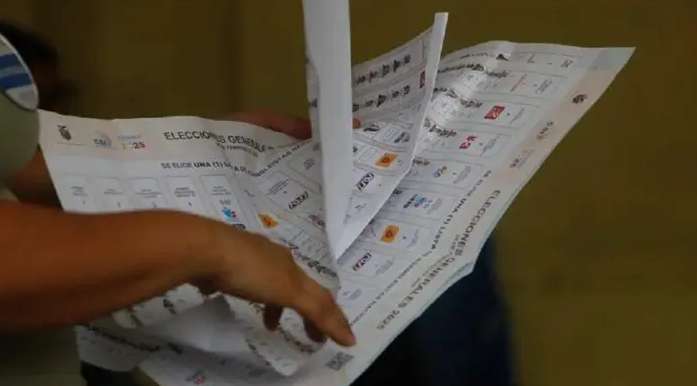 Revolución Ciudadana impugna actas electorales en Ecuador