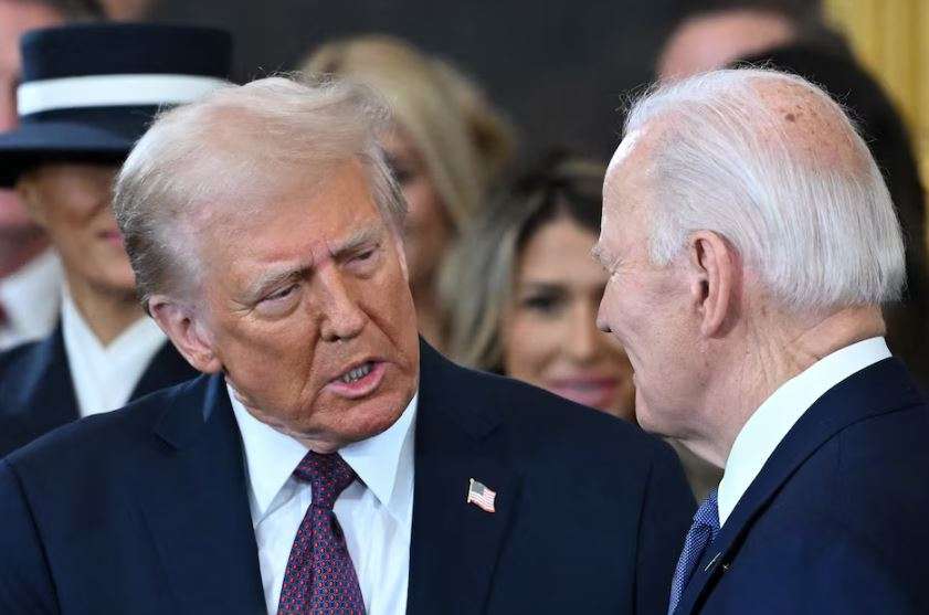 Trump revoca acceso de Biden a información clasificada: Joe, estás despedido