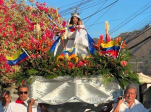 Valencia festeja a su patrona la Virgen de la Candelaria