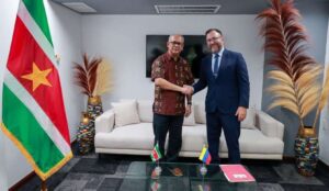 Venezuela estrecha relaciones de cooperación con Surinam