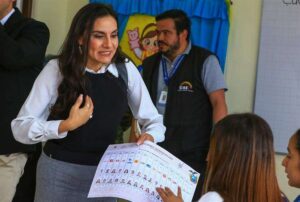 Vicepresidenta de Ecuador aspira a que el Gobierno recapacite y ofrezca una segunda vuelta ordenada