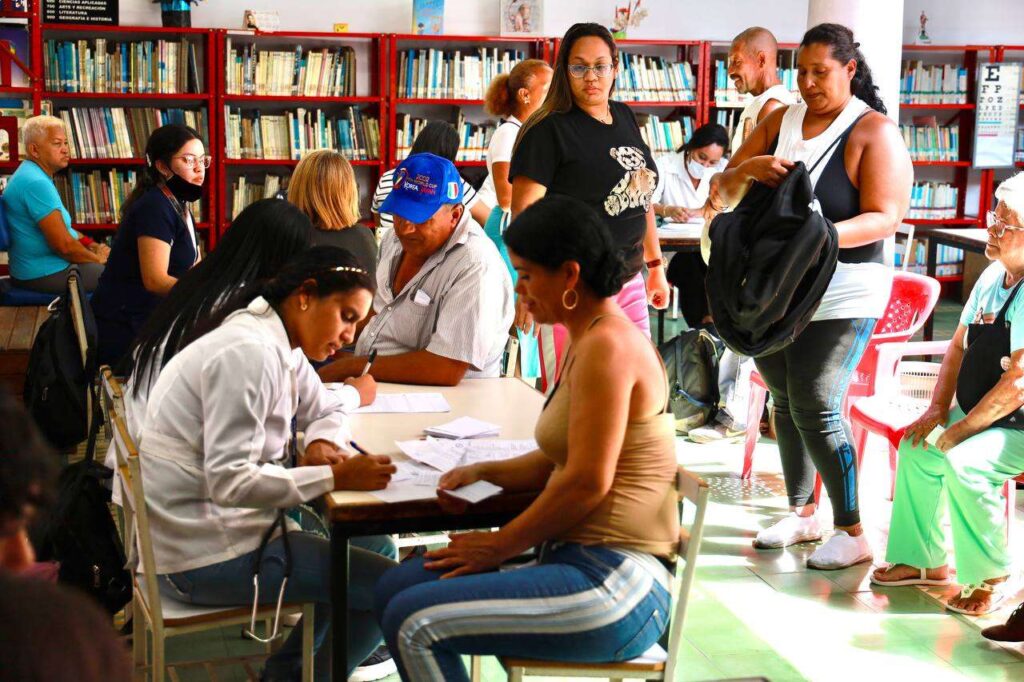Viva Venezuela atendió a cultores de Petare