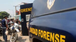 Saltó al vacío con su hija de 7 años, él murió y la niña sobrevivió