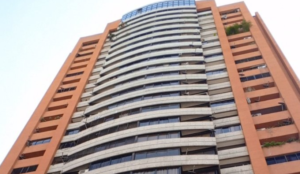 Una mujer mató a su madre y luego se lanza de un piso 15 en Plaza Venezuela