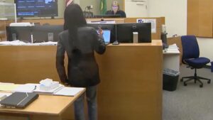 Madre golpeó hasta la muerte a su hijo con un cable por no hacer las tareas