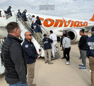 Venezuela anuncia que recibirá dos vuelos con deportados desde Estados Unidos