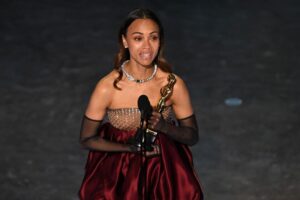 Zoe Saldaña se disculpa con los mexicanos ofendidos con 'Emilia Pérez' con una justificación de lo más peculiar. "El corazón de esta película no era México"