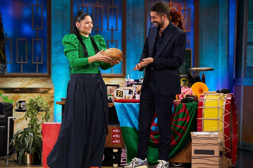 Rosa López descoloca a David Broncano con su respuesta a las preguntas habituales y explica el origen de su apodo. "Me ha hecho un lío increíble"