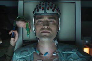 "Me quedé dormido en el sofá con dos cuchillos de cocina". Robert Pattinson lo pasa tan mal viendo cine de terror que no se siente seguro ni en su propia casa