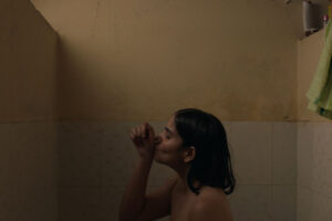 Este extraordinario debut une romance, crecimiento y relaciones maternofiliales de manera hermosa y puedes verlo en streaming