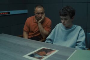 El nuevo hit televisivo de Netflix no está basado en hechos reales pero podría. Su creador está muy preocupado con la cultura incel