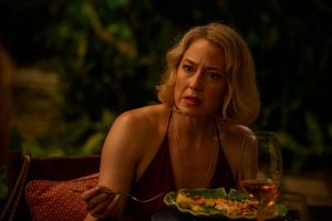 Ni 'The White Lotus' se libra de Trump. Carrie Coon desvela que originalmente su hija en la ficción era no binaria pero lo eliminaron tras las elecciones