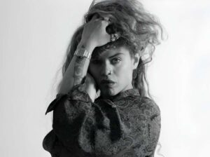 Anacaona Flores: "Debemos amar profundamente"